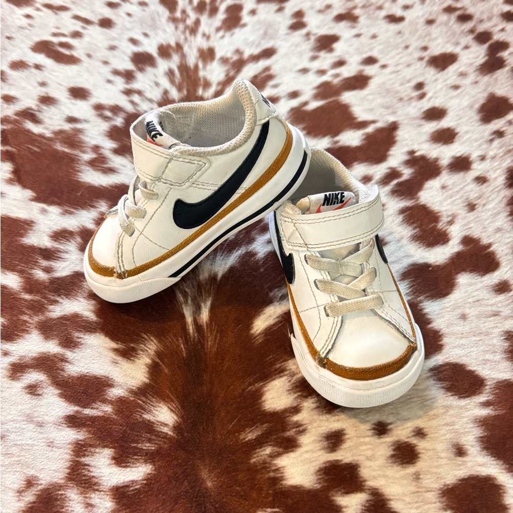 Nike Court Legacy Kids White, Black & Brown Low-Top Sneakers size 5c